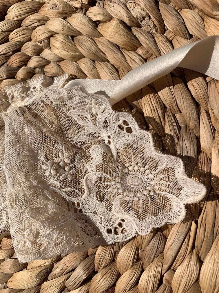 Beautiful Vintage Lace Bridal Garter