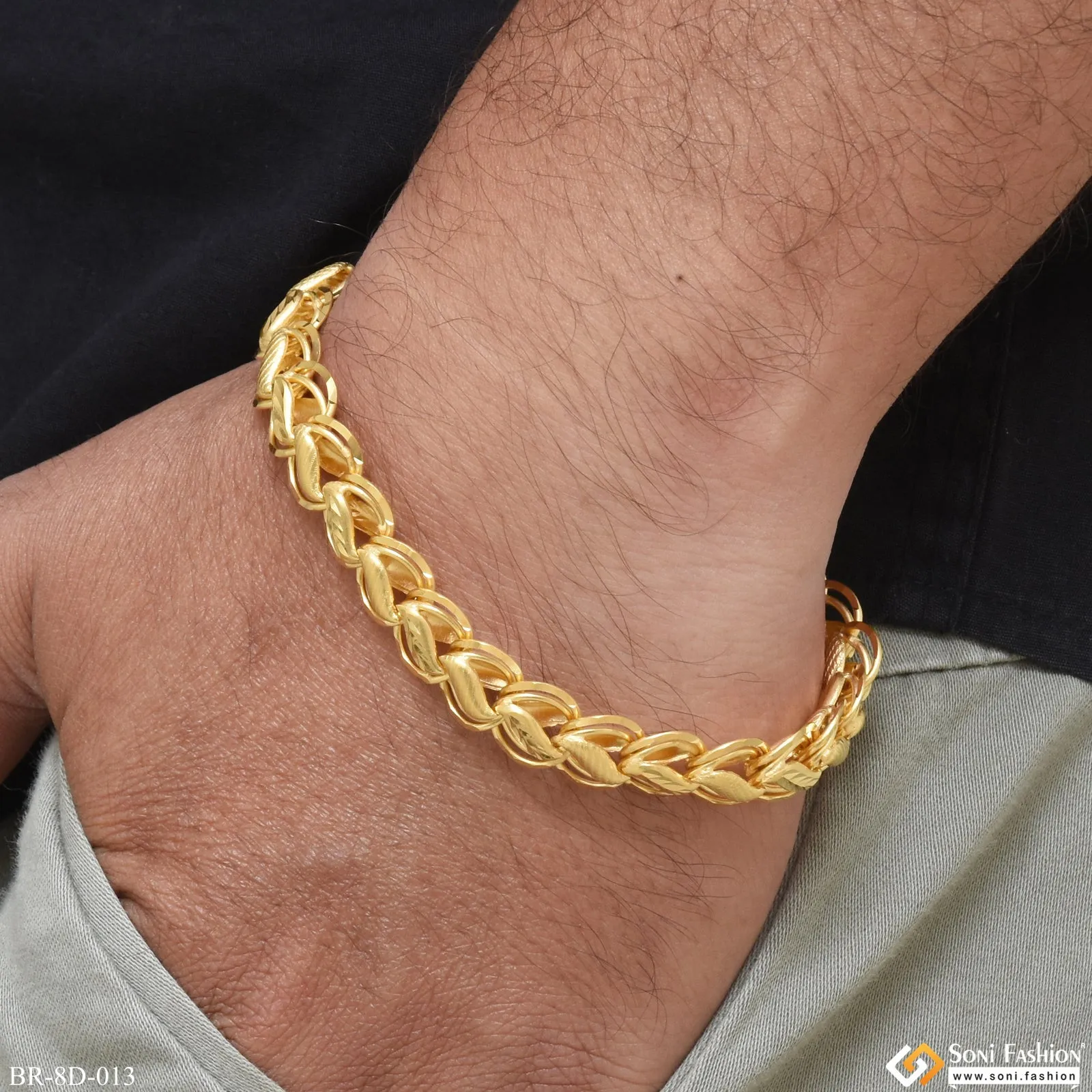 Best Quality Durable Design Gold Plated Kohli Bracelet for Men - Style D013