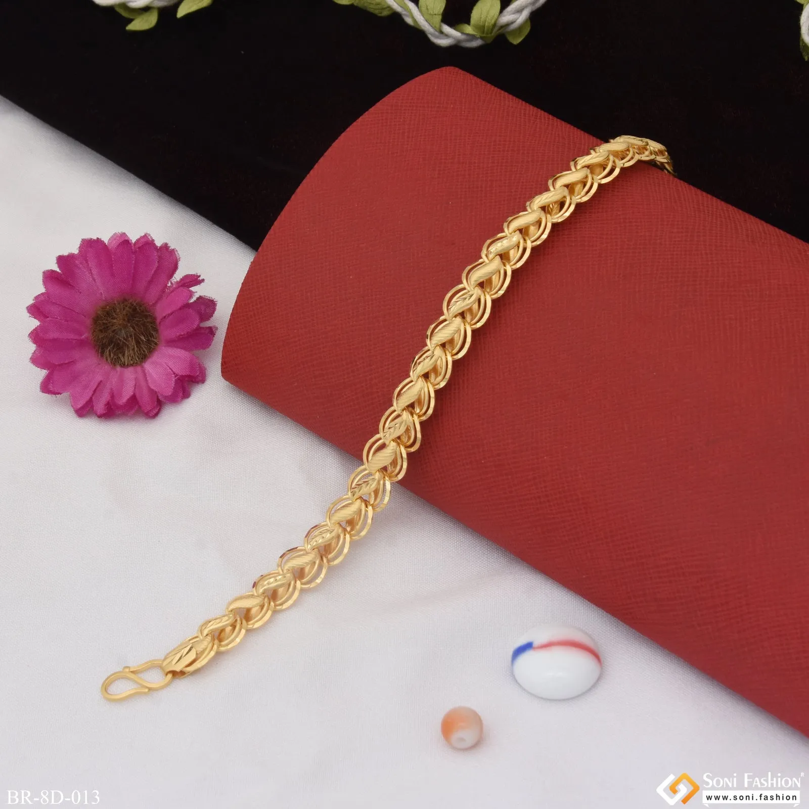 Best Quality Durable Design Gold Plated Kohli Bracelet for Men - Style D013