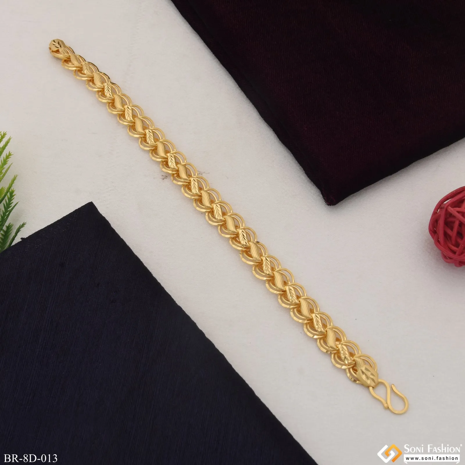 Best Quality Durable Design Gold Plated Kohli Bracelet for Men - Style D013