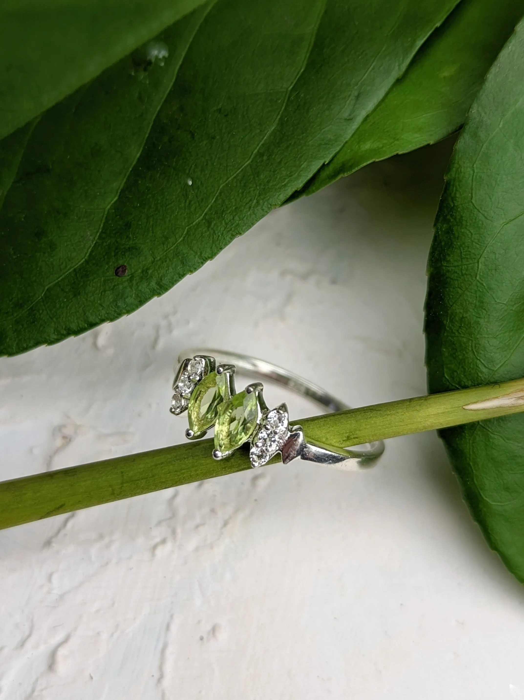Bitty Green Leaf Ring