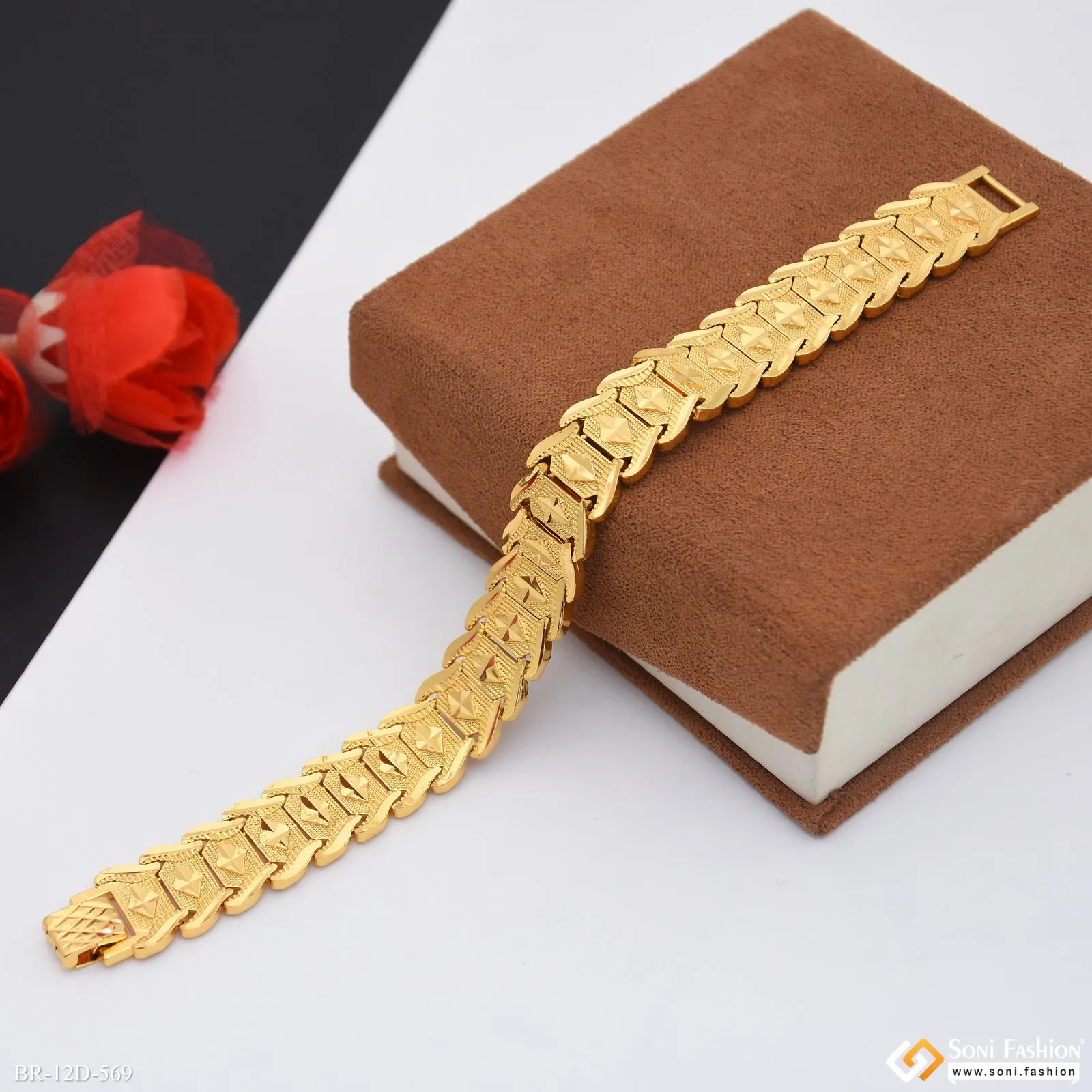 Golden Color Stainless Steel Bracelet for Men - Style D569