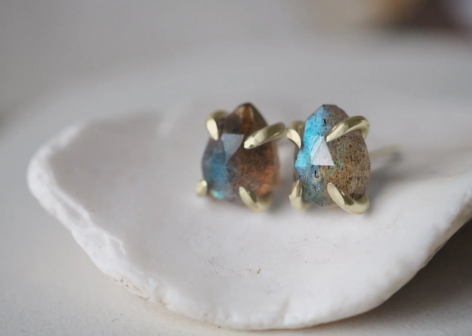Libra Claw Stud Earrings - Gold Filled