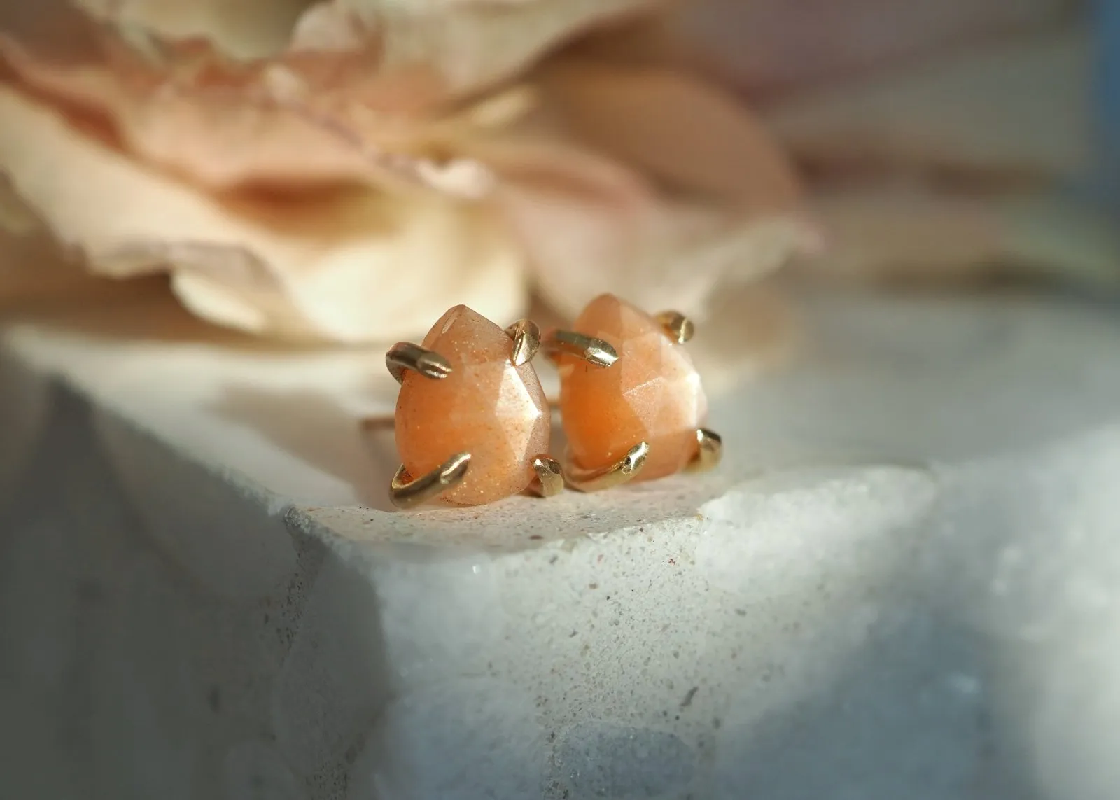 Libra Claw Stud Earrings - Gold Filled