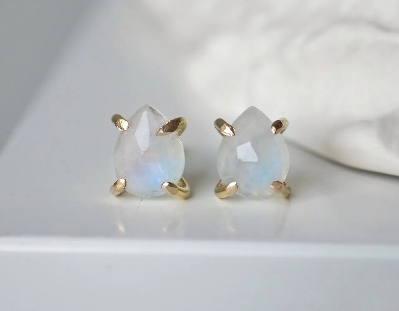 Libra Claw Stud Earrings - Gold Filled